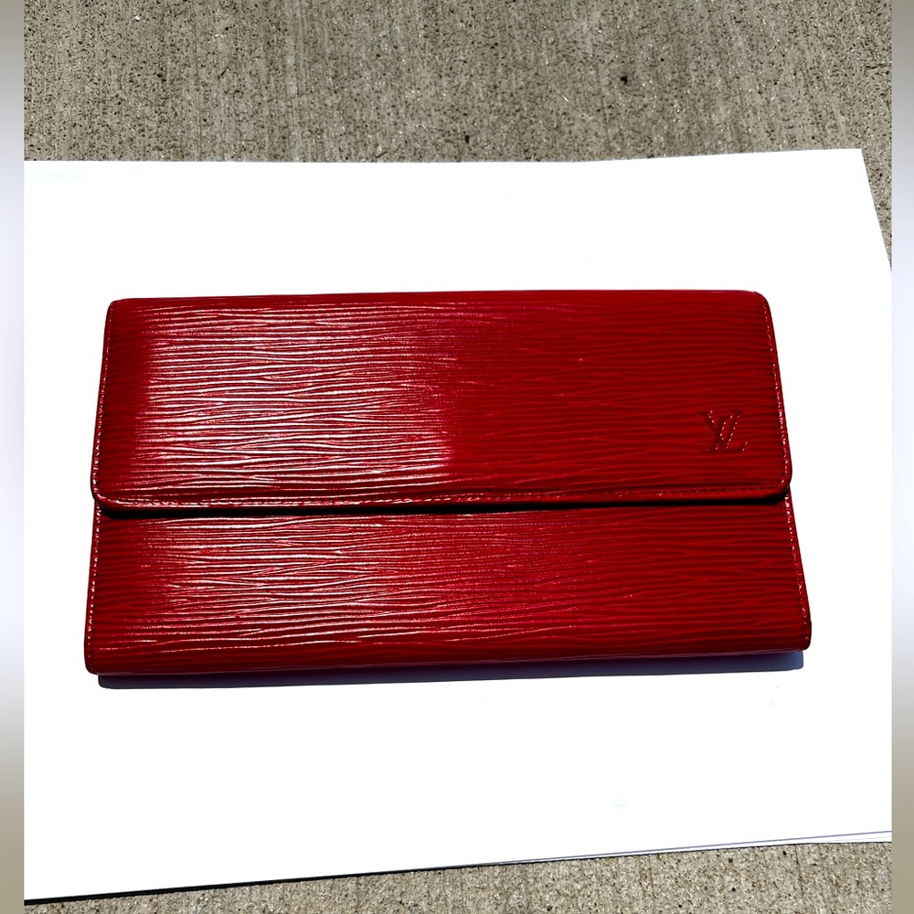 Authentic Louis Vuitton Long Red EPI Wallet Beautiful Vintage $55 EUC